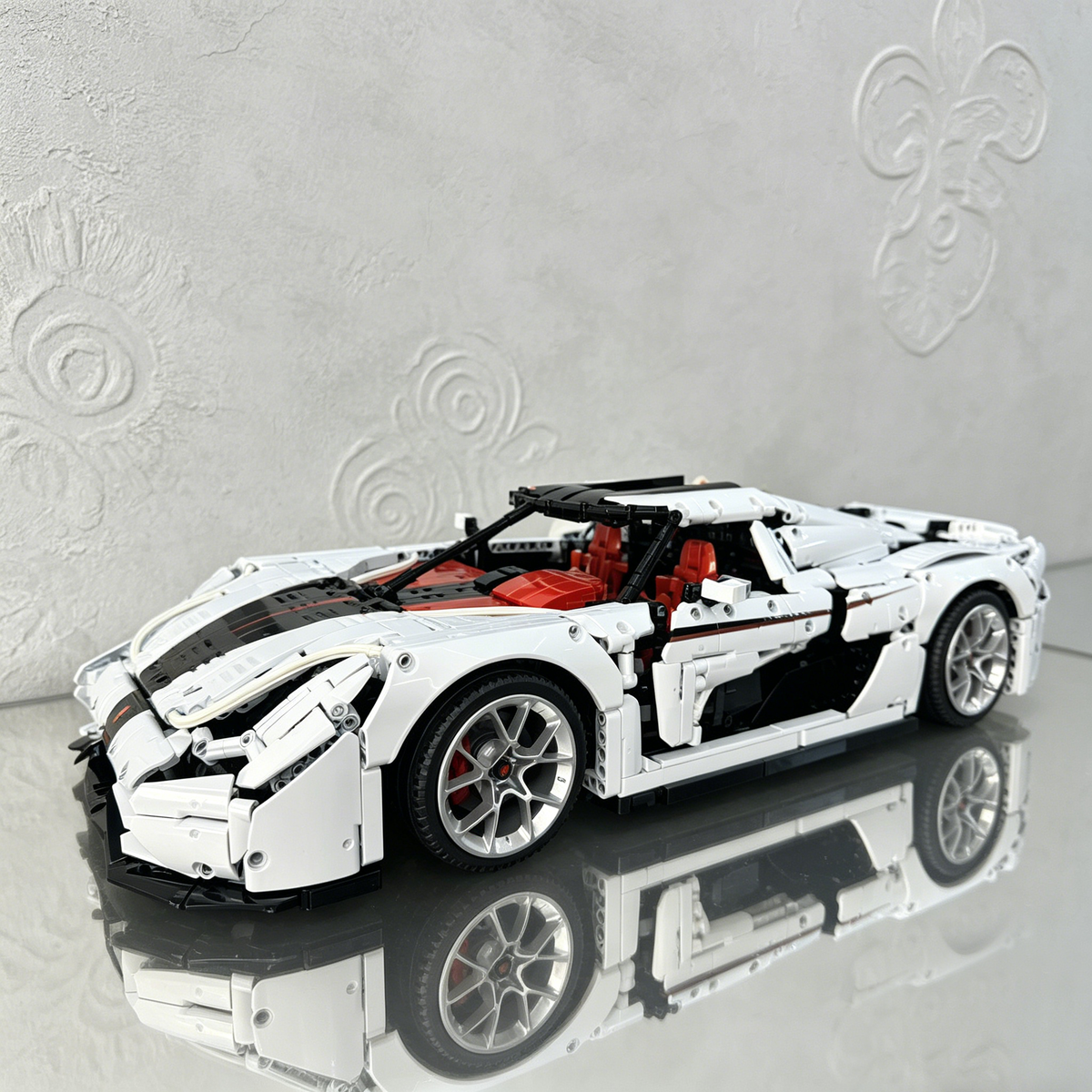 Koenigsegg Regera White Black Livery 3500PCS Finished Building Blocks